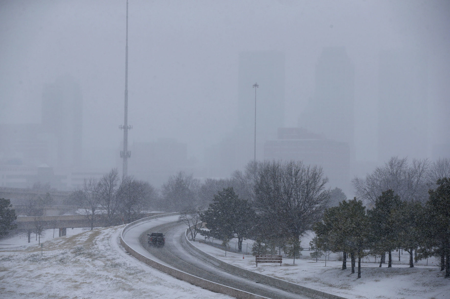 Snow falls on Tulsa area, northeast Oklahoma